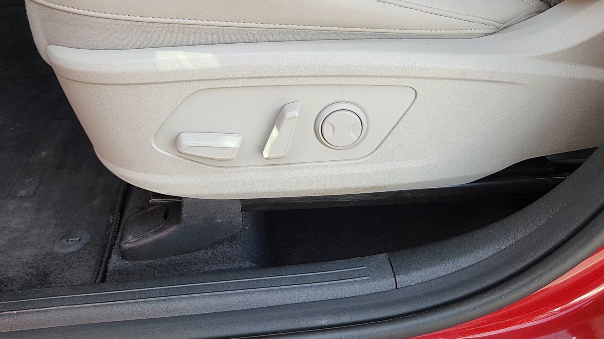 Used 2023 Passion Red Kia SX image 9