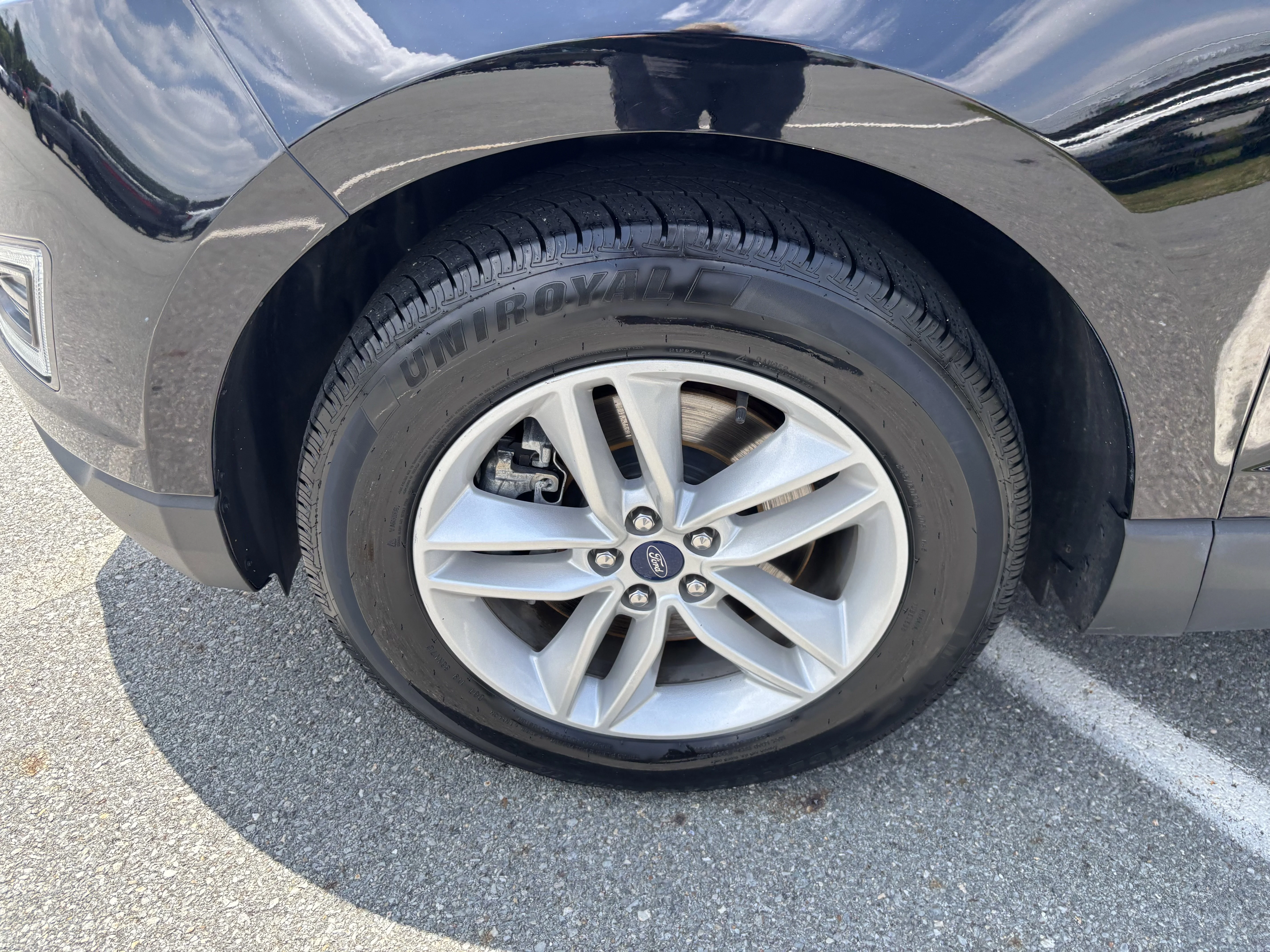 Used 2018 Shadow Black Ford SEL image 40