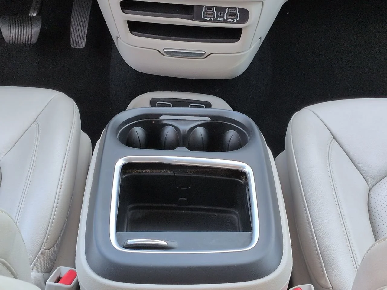 Used 2021 Bright White Clearcoat Chrysler Touring L image 19