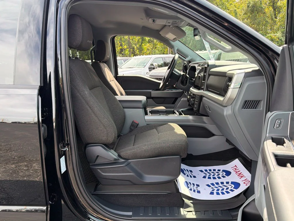 New 2027 Agate Black Metallic Ford F-250® XLT image 19