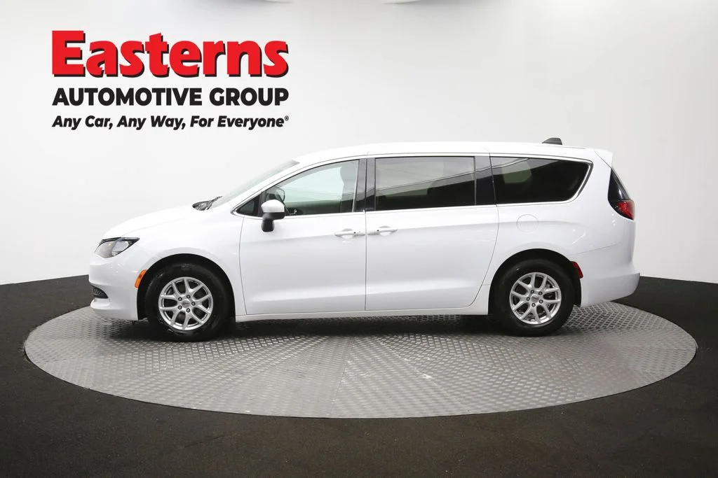 Used 2022 White Chrysler LX image 58