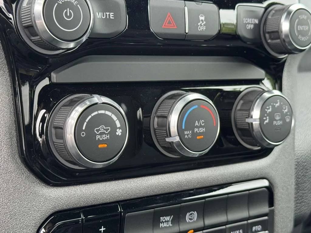 2025 RAM 3500 Chassis Tradesman - Photo 17