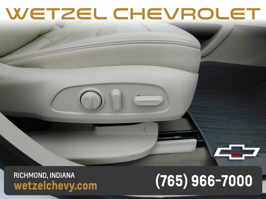 Used 2023 White GMC Denali image 19