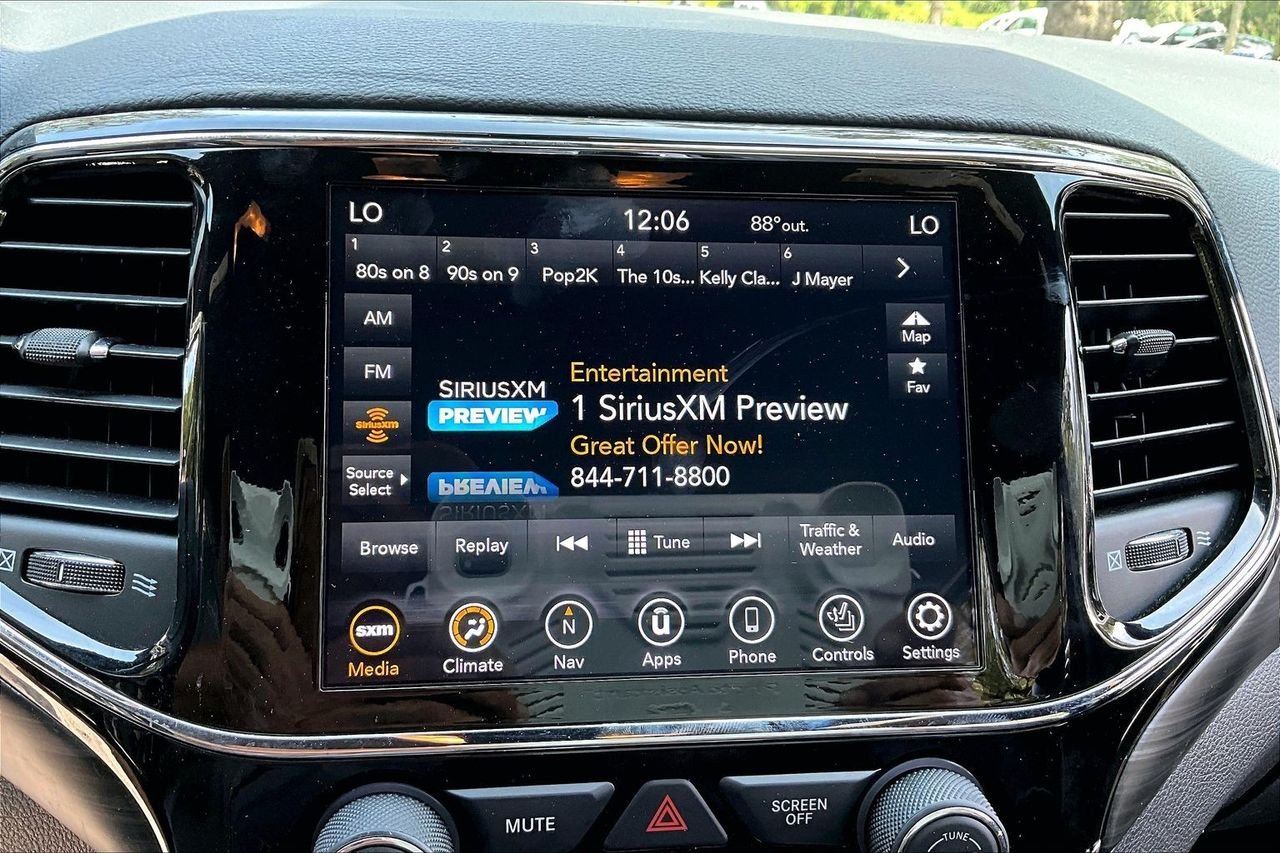 Used 2019 Silver Jeep Altitude image 23