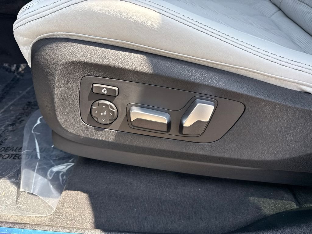 New 2026 Skyscraper Grey Metallic BMW xDrive50e image 23