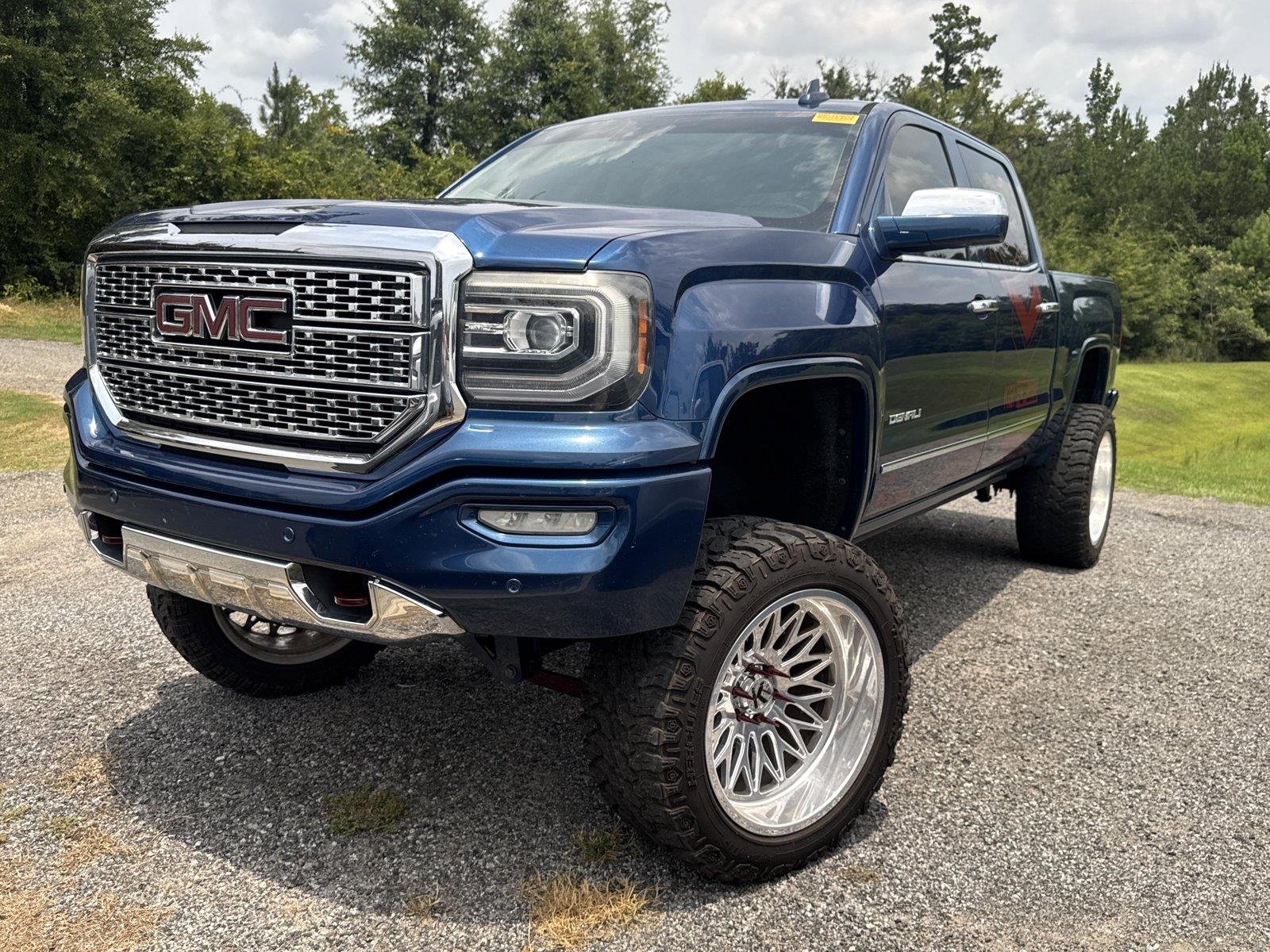 Used 2016 Onyx Black GMC Denali image 4