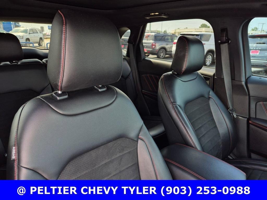 Used 2023  Ford SEL image 12