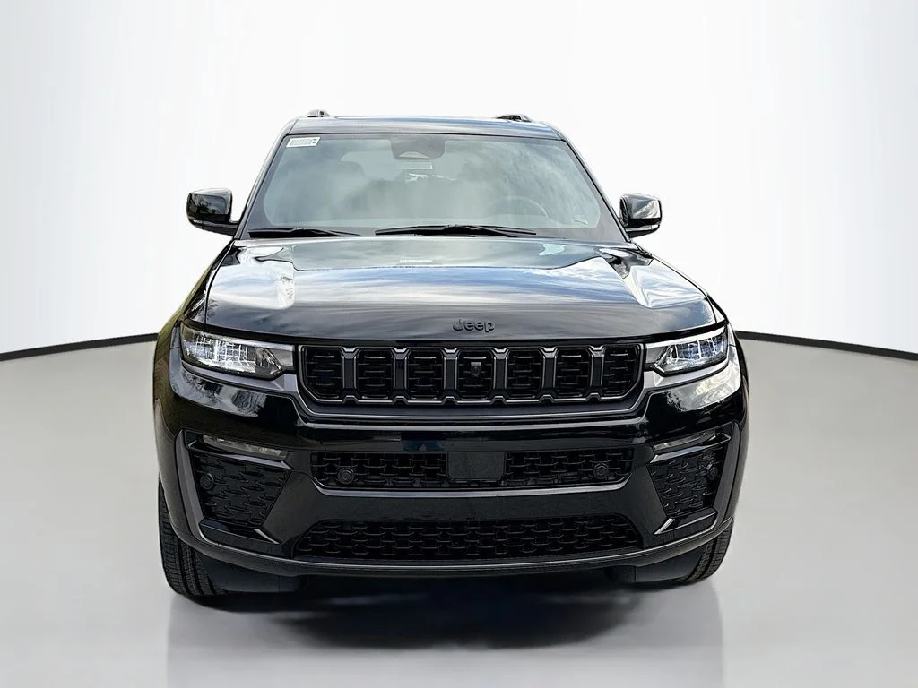 New 2026 Diamond Black Crystal Pearlcoat Jeep Limited Reserve image 2