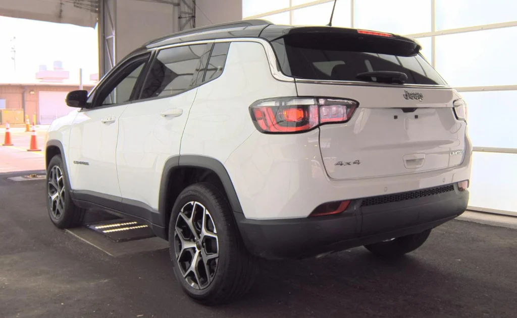 Used 2025 White Jeep Limited image 5