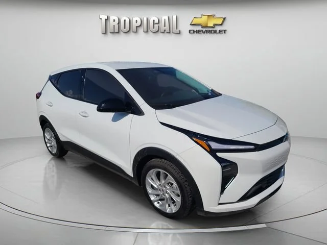 New 2027 Summit White Chevrolet LT image 7