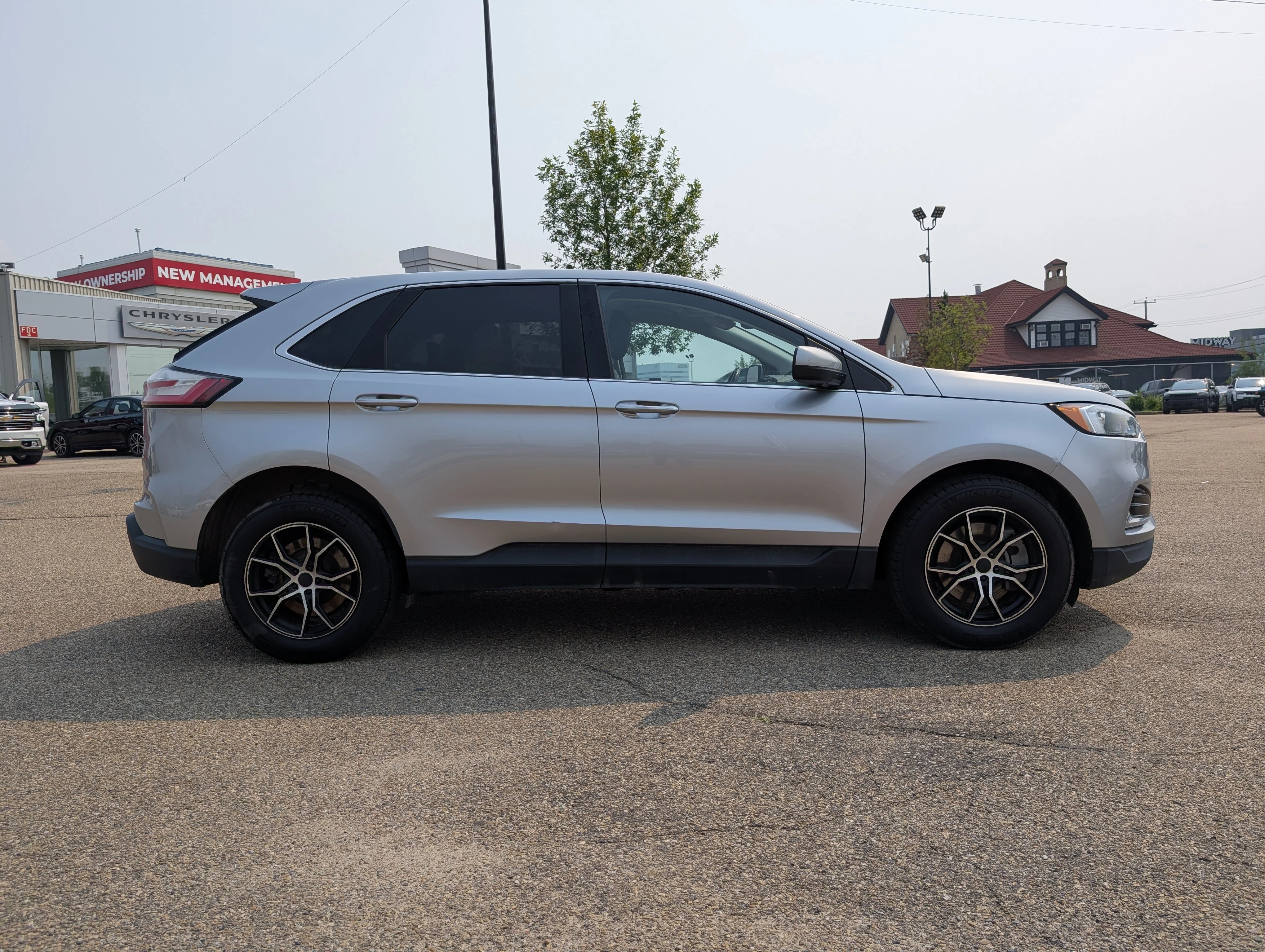 Used 2022 Silver Metallic Ford SEL AWD image 8