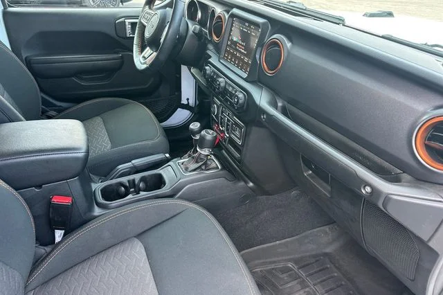 Used 2021 White Jeep Mojave image 12
