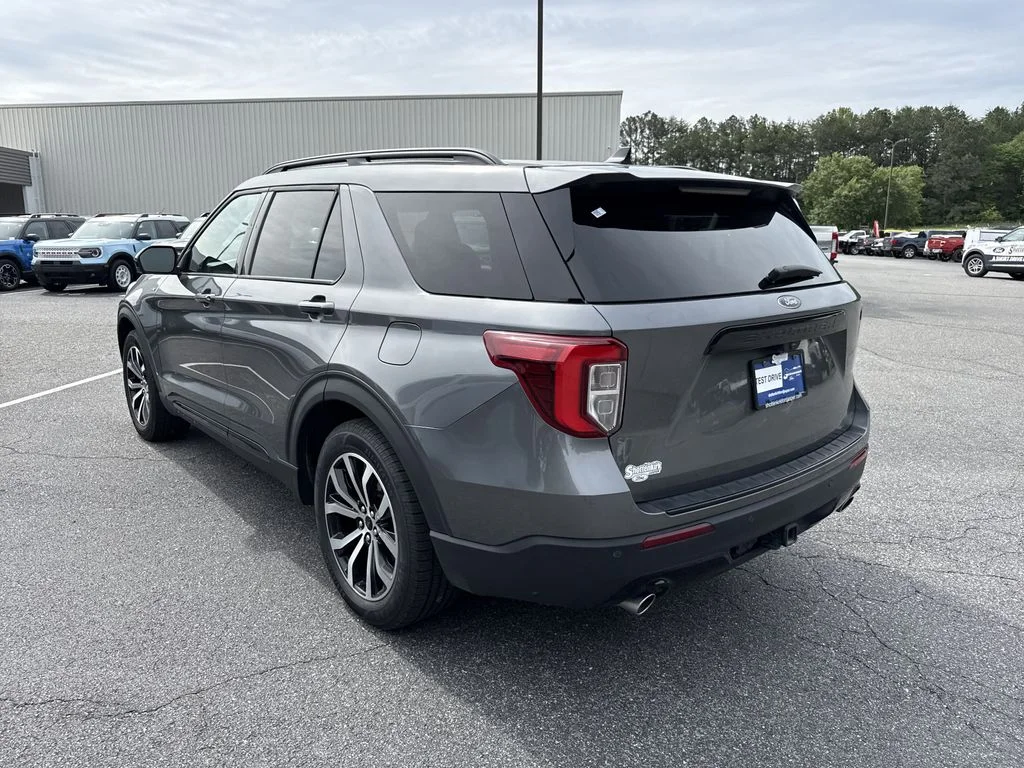 Used 2023 Gray Ford ST-Line image 5