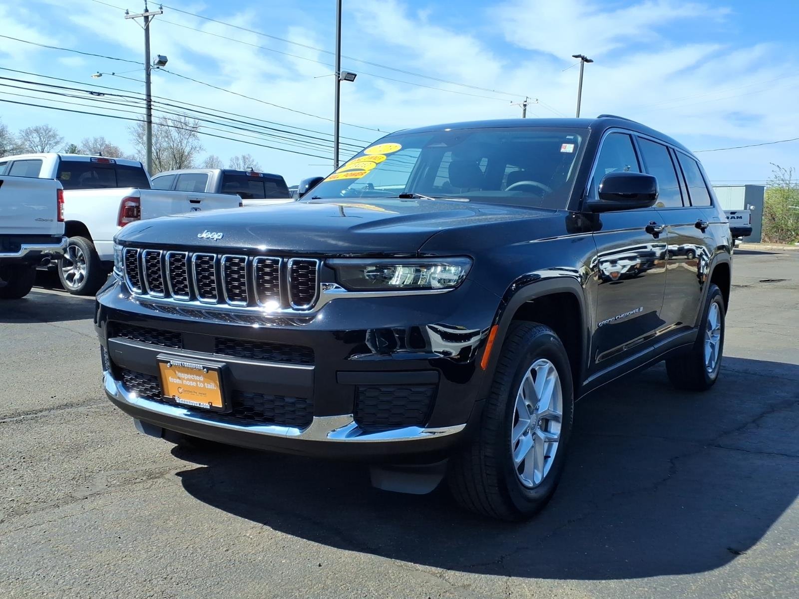 Used 2023 Black Jeep Laredo image 3