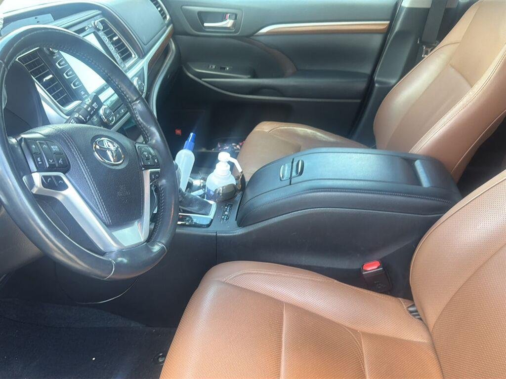 Used 2019 Toasted Walnut Pearl Toyota Limited image 4
