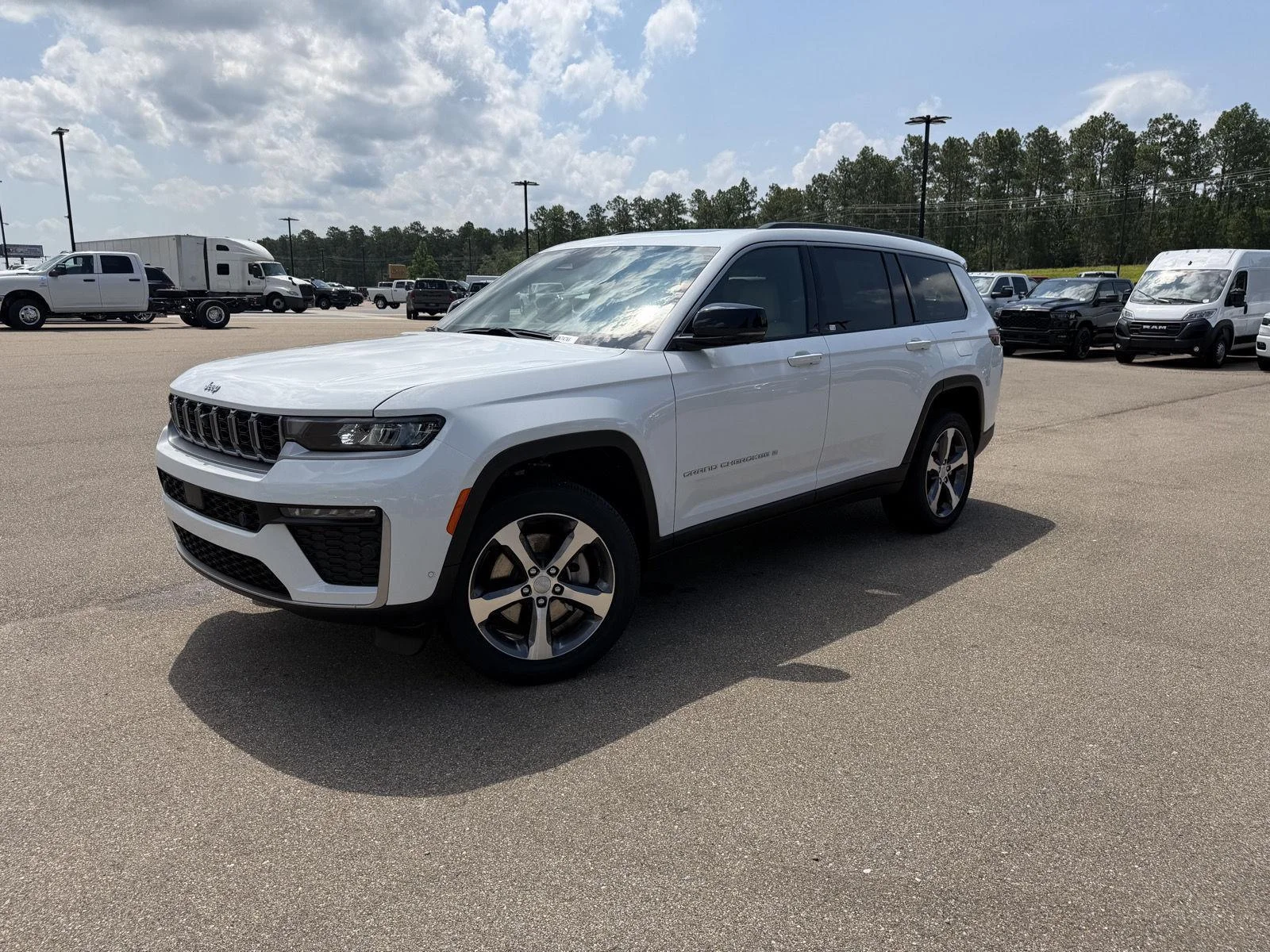 New 2026 Bright White Clear-Coat Exterior Paint Jeep Limited image 1