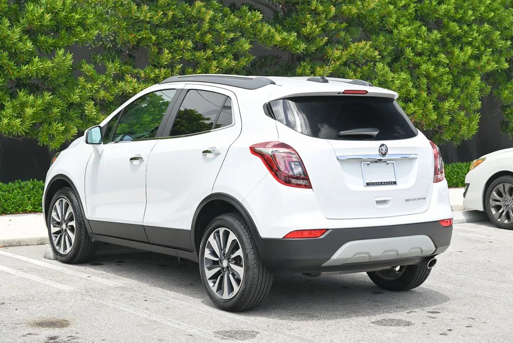 Used 2022 White Buick Preferred image 6