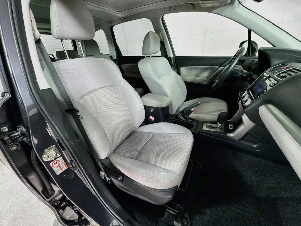 Used 2018 Gray Subaru 2.5i Premium image 34