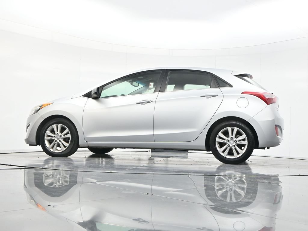 Used 2013 Shimmering Silver Metallic Hyundai Base image 50