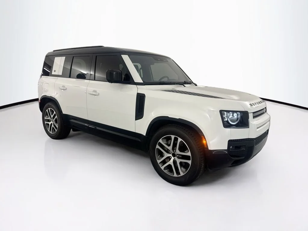 Certified Used 2022 White Land Rover X-Dynamic SE image 3