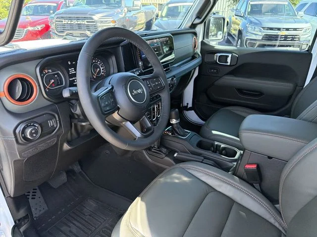 Used 2025 White Jeep Mojave image 17