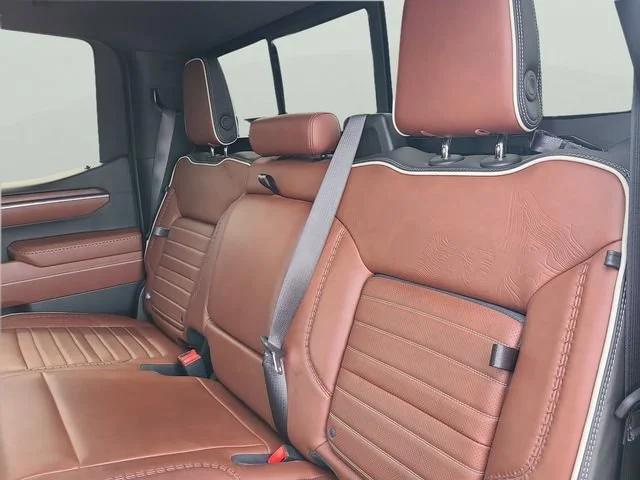Used 2025 Onyx Black GMC Denali Ultimate image 5