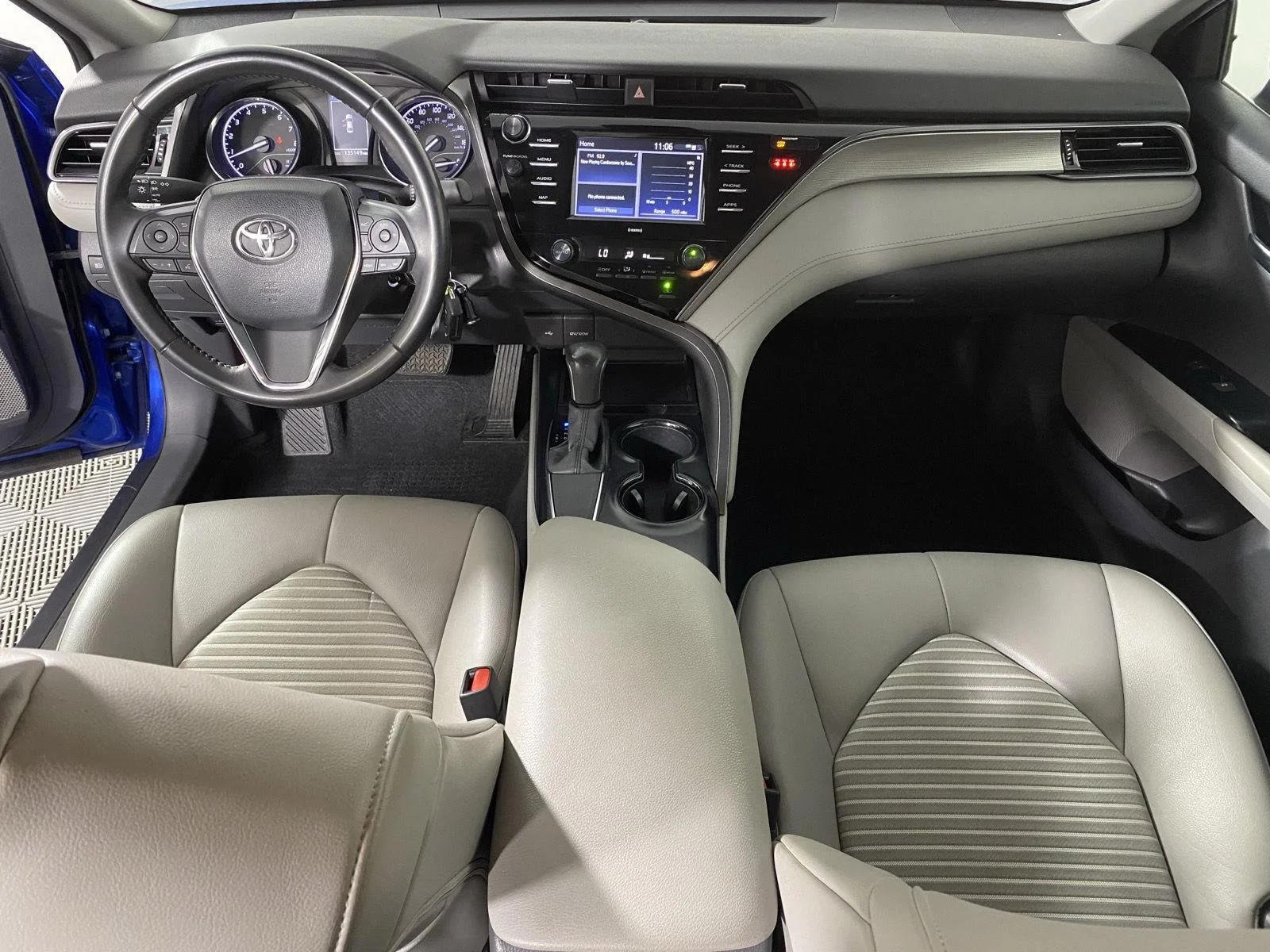 Used 2020 Blue Streak Metallic Toyota SE image 21