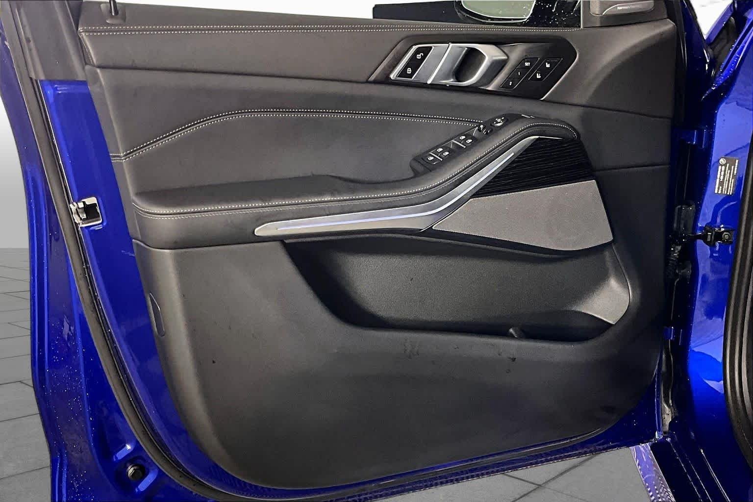 Used 2025 Marina Bay Blue Metallic BMW M60i image 21