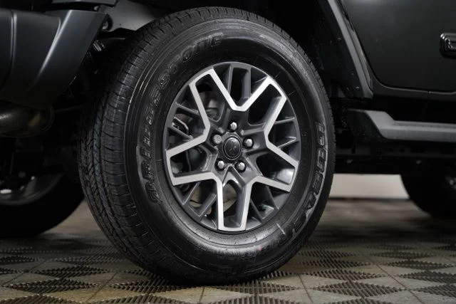 2025 Jeep Wrangler 4-Door Sahara - Photo 38