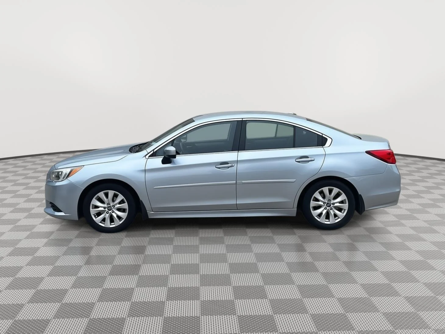 Used 2015 Ice Silver Metallic Subaru 2.5i Premium image 6