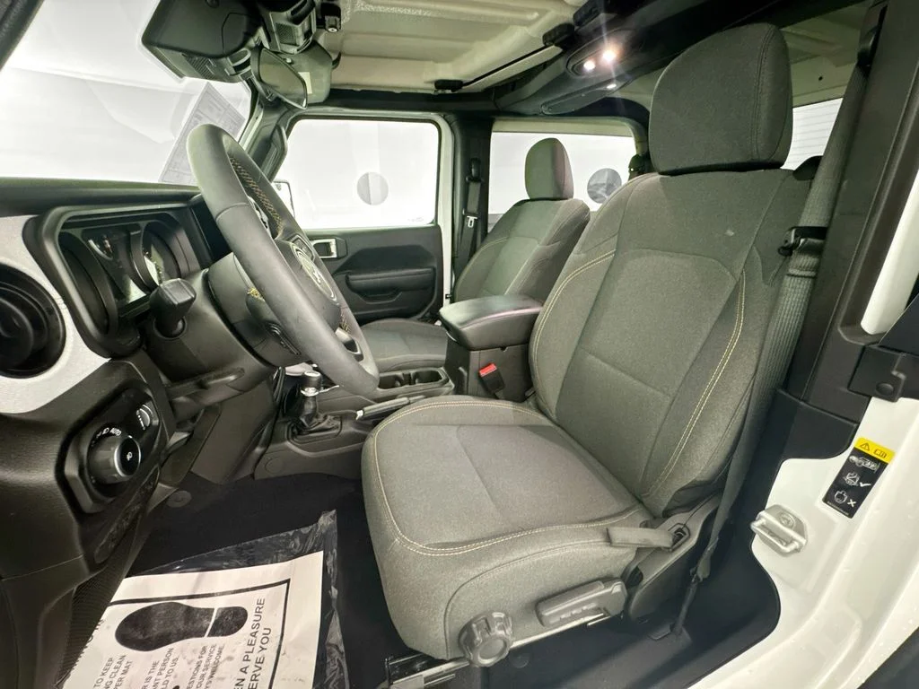 Used 2025 White Jeep Sport S image 19