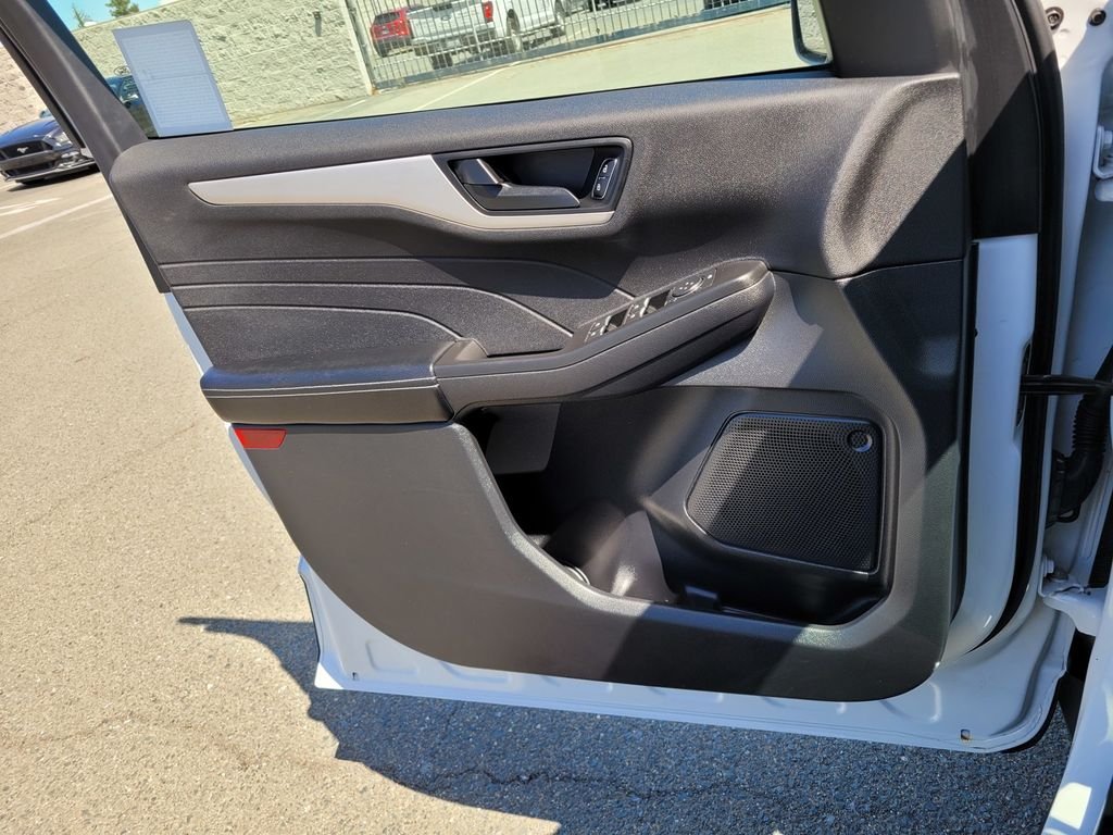 Certified Used 2022 Oxford White Ford SE image 27