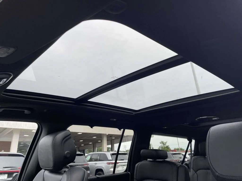 New 2026 Baltic-Gray Metallic Clear-Coat Exterior Paint Jeep Limited Reserve image 29