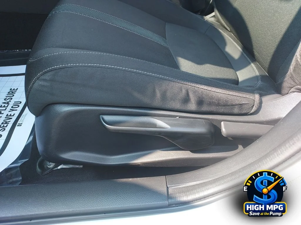 Used 2018 White Honda LX image 10