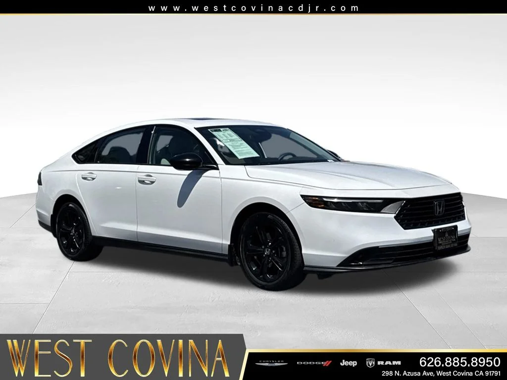 Used 2025 White Honda SE image 1