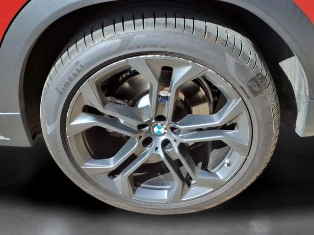 Used 2021  BMW xDrive40i image 33