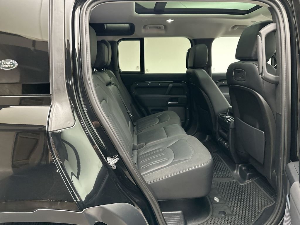 Used 2020 Santorini Black Metallic Land Rover S image 19