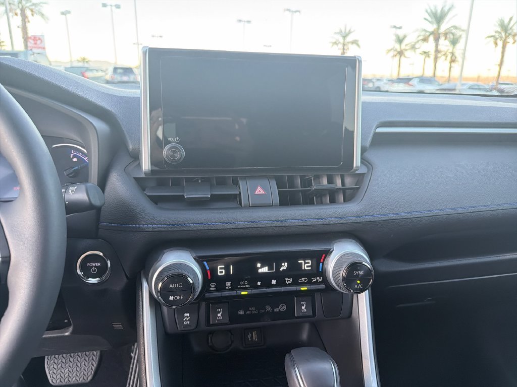 2024 Toyota RAV4 SE - Photo 19