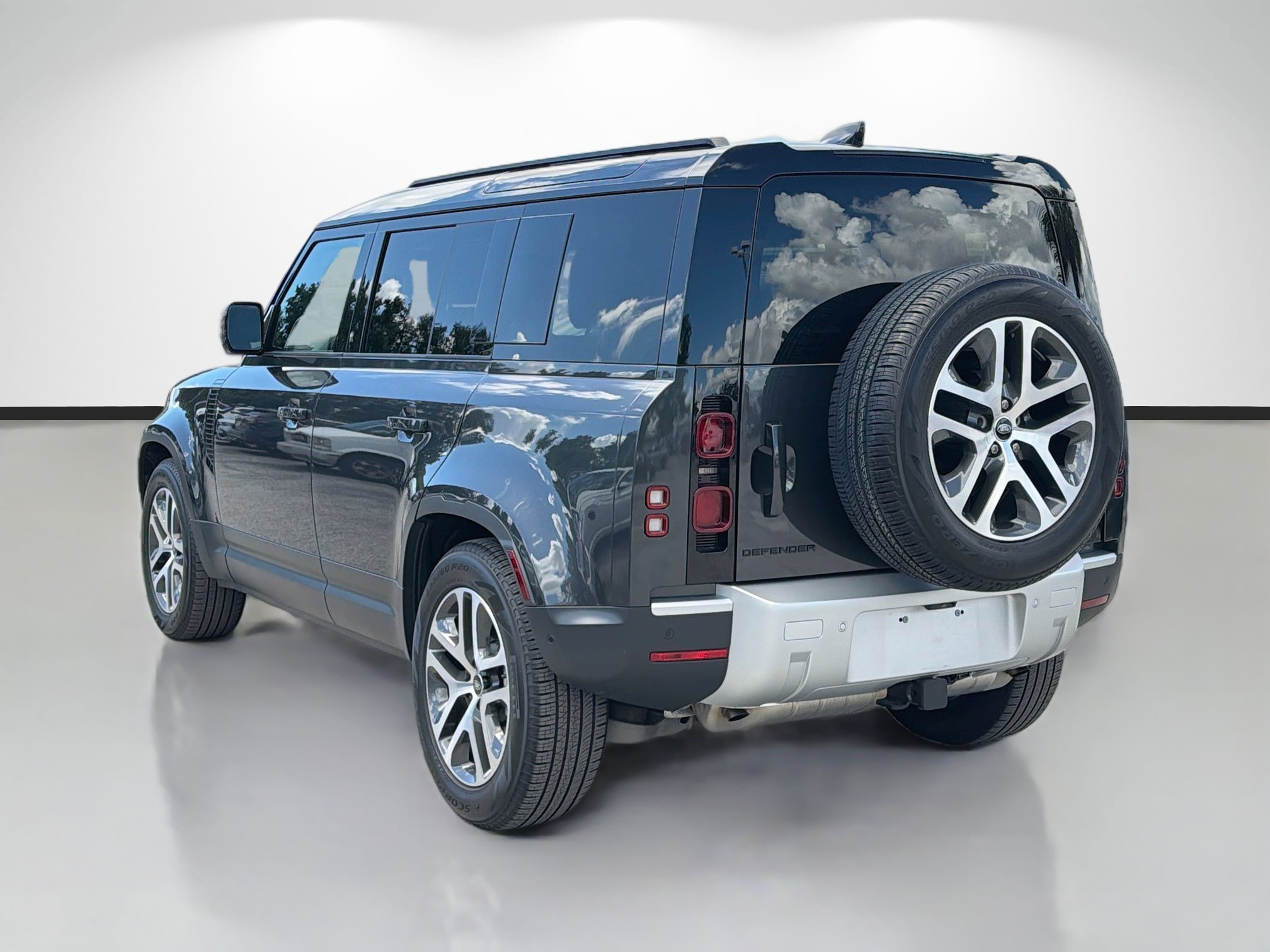 Used 2025 Carpathian Grey Premium Metallic Land Rover S image 3