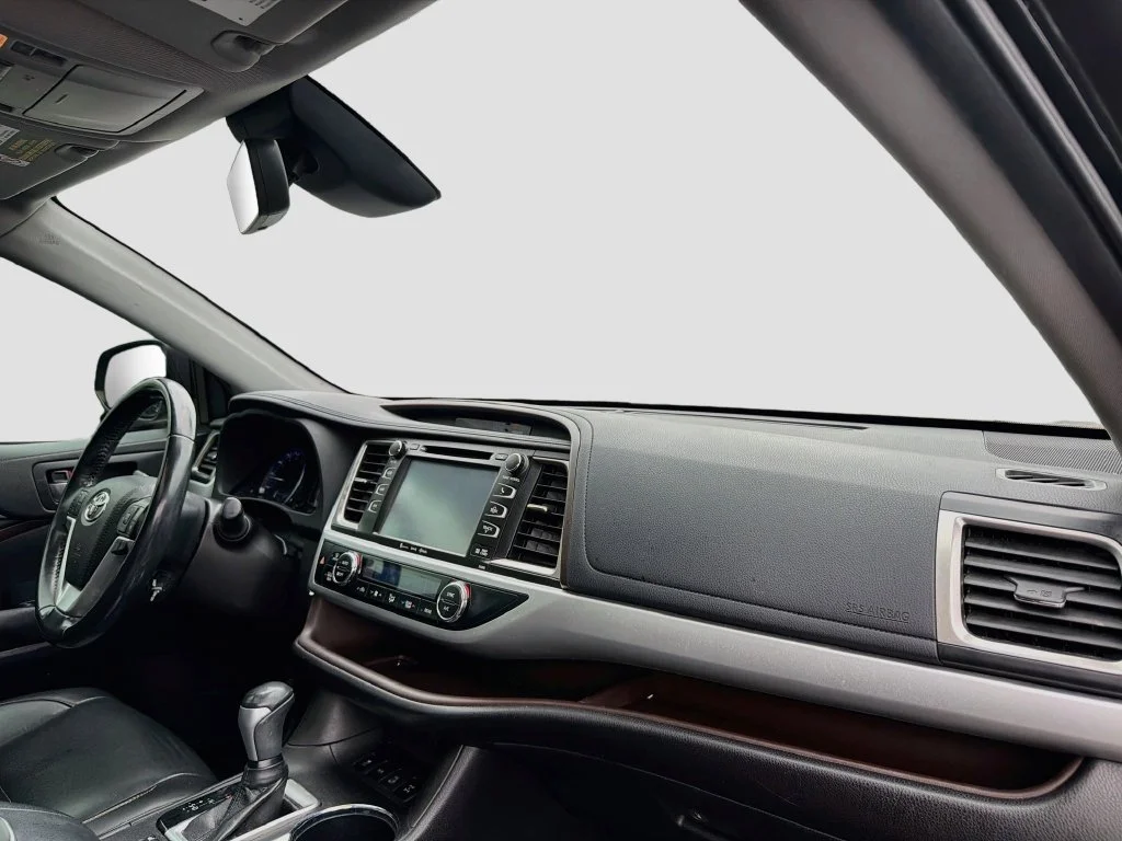 Used 2019 Black Toyota XLE image 30