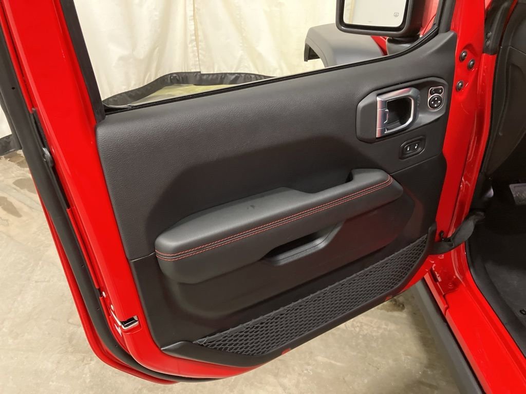 New 2026 Firecracker Red Clear-Coat Exterior Paint Jeep Rubicon image 10