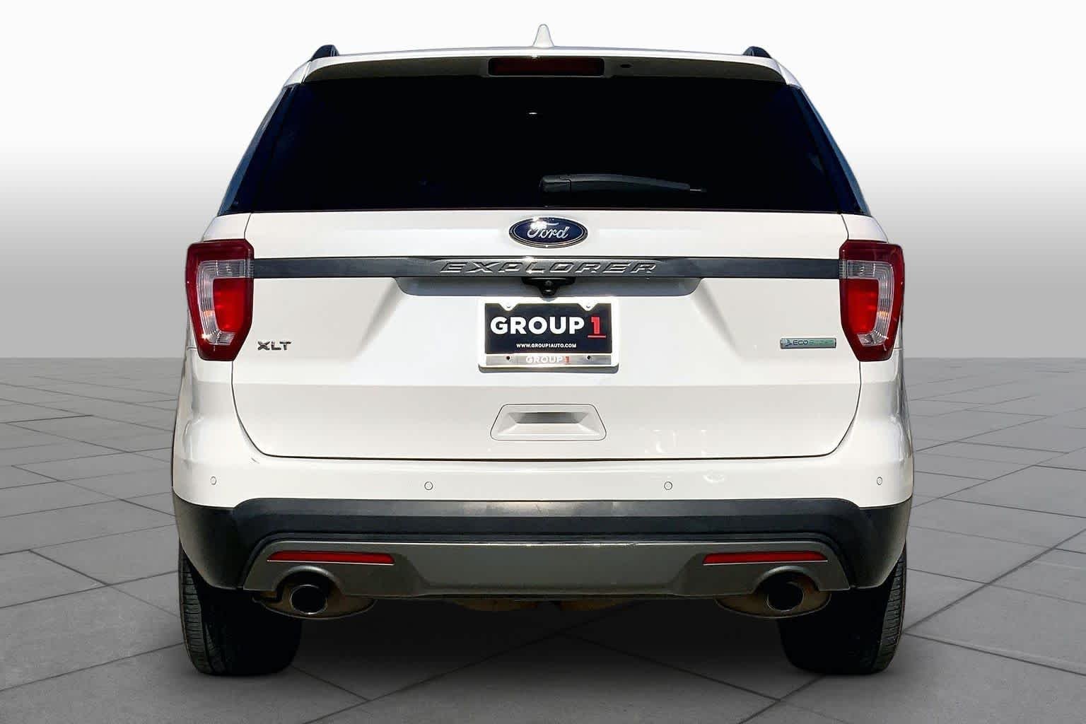 Used 2017 White Platinum Metallic Tri-Coat Ford XLT image 5