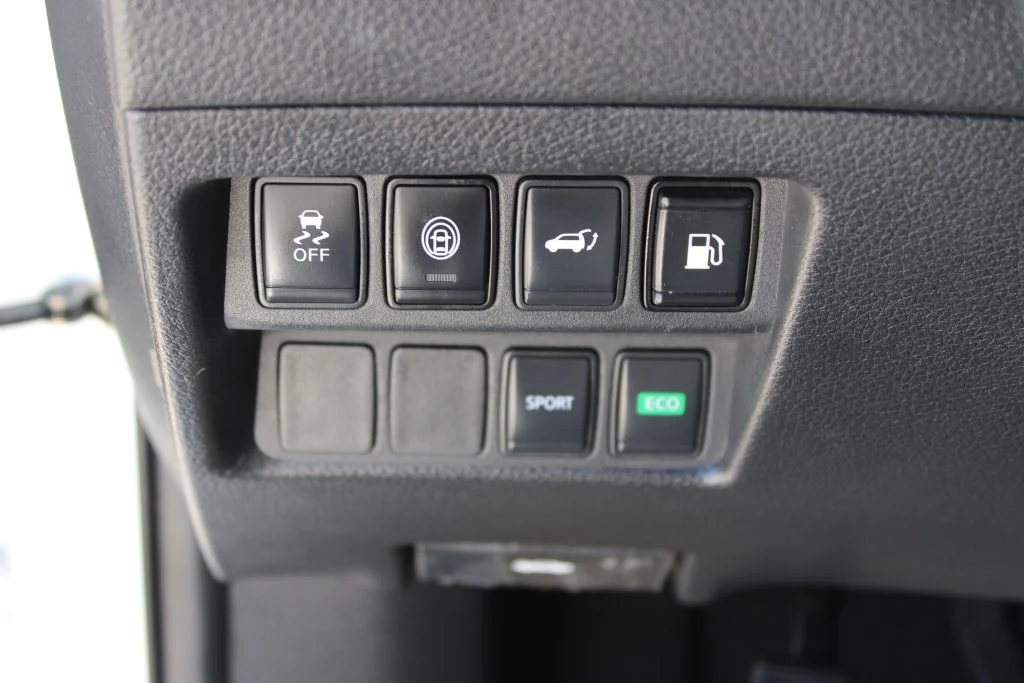 Used 2019 White Nissan SV image 26