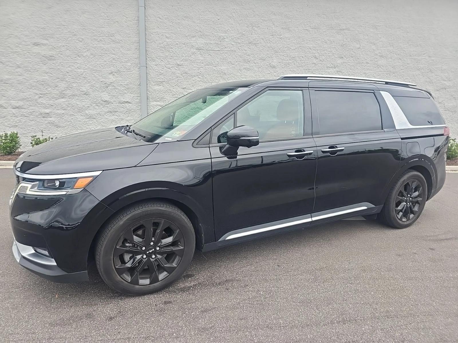 2022 Kia Sedona SX's photo