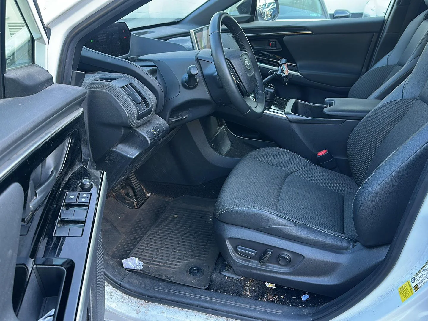 Used 2024 Wind Chill Pearl Toyota XLE image 8