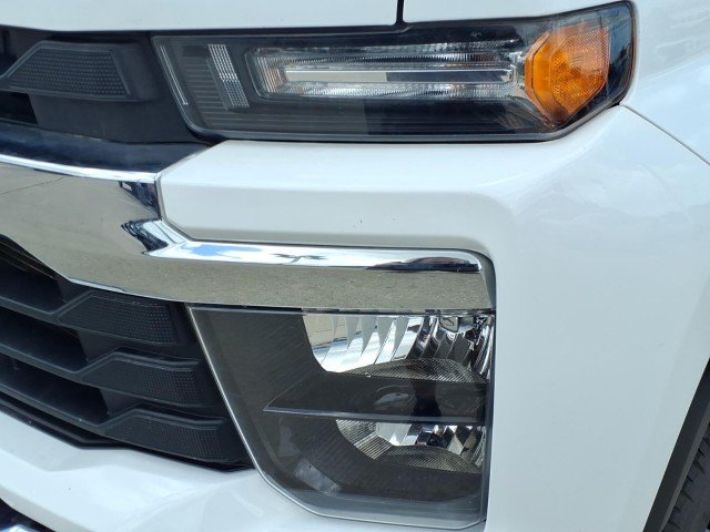 Certified Used 2025 Summit White Chevrolet LT DRW image 9