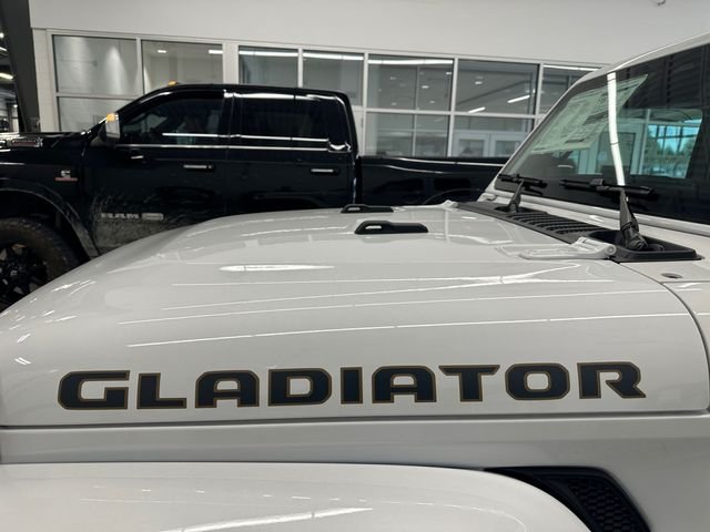 New 2026 Bright White Clear-Coat Exterior Paint Jeep 85th Anniversary Edition image 17