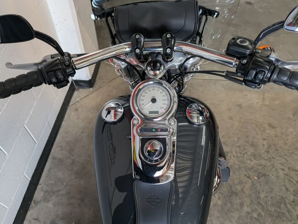 Used 2008 GRAY Harley-Davidson® FXDF - Fat Bob image 11