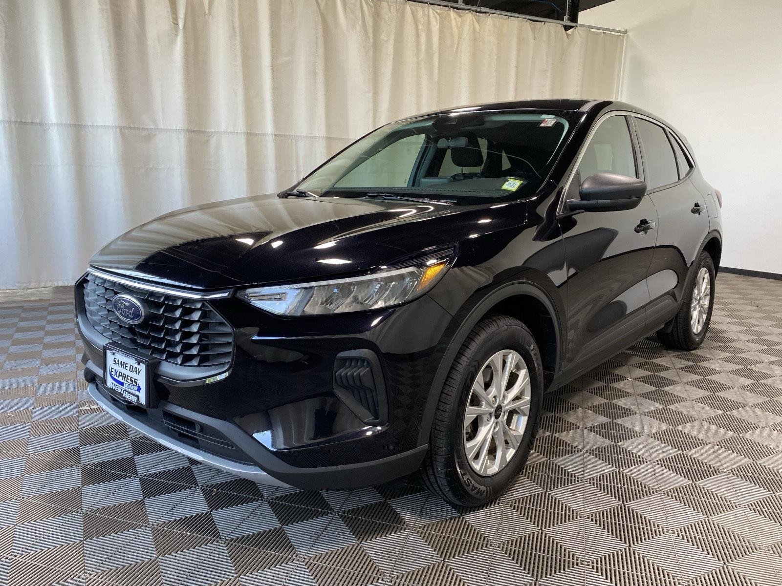 Used 2023 Agate Black Ford Active image 3