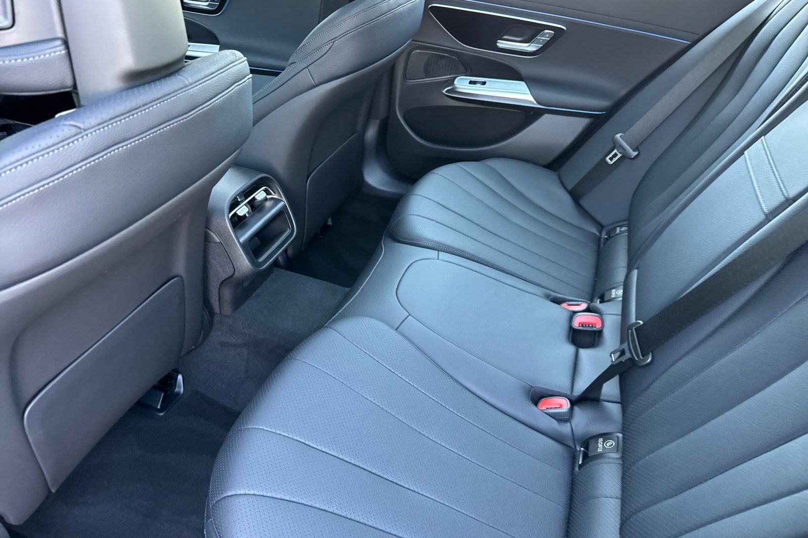 New 2026 Graphite Grey Metallic Mercedes-Benz E 350 image 9